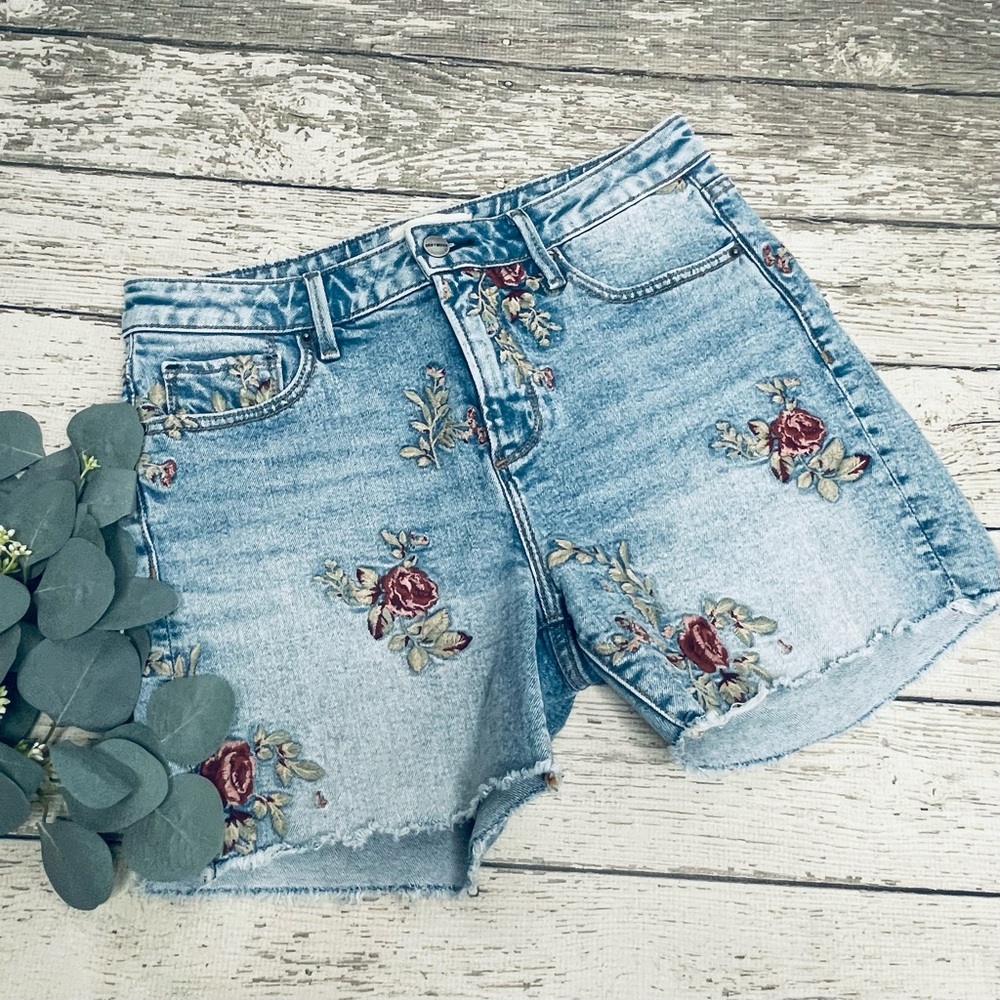 Driftwood Lulu Floral Embroidered Cut Off Jean Shorts